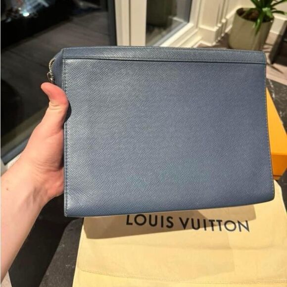 Louis Vuitton Pochette Taiga Leather - Picture 3 of 10